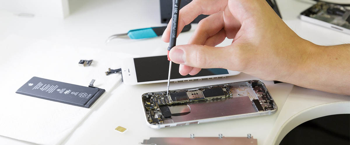 Особенности и преимущества профессионального ремонта iPhone