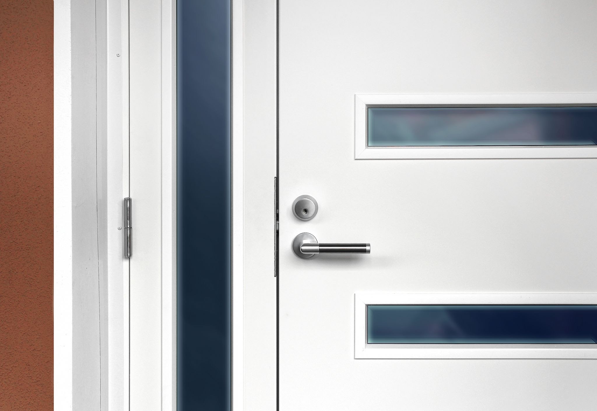 Мінімалістичний стиль: вхідні двері в простому та стриманому дизайні